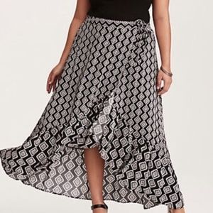 NWOT Torrid faux wrap skirt.